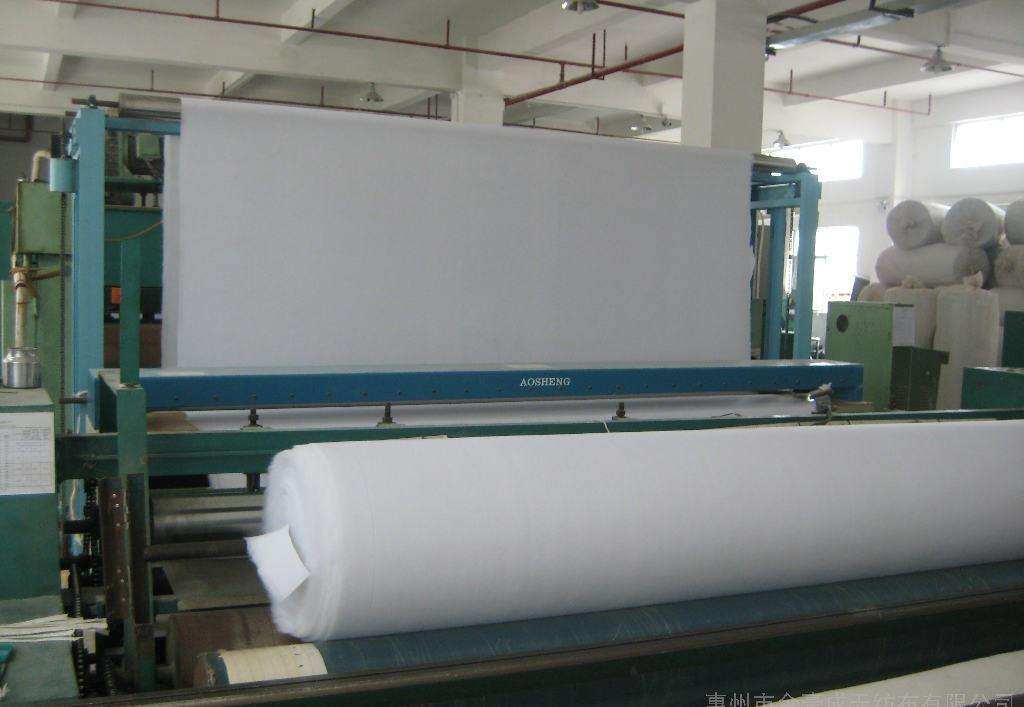 機(jī)織無紡?fù)凉げ己头强椩鞜o紡?fù)凉げ嫉牟煌c(diǎn)